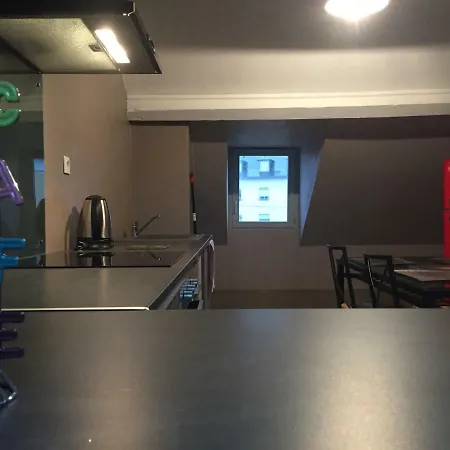De L'avenue Apartment